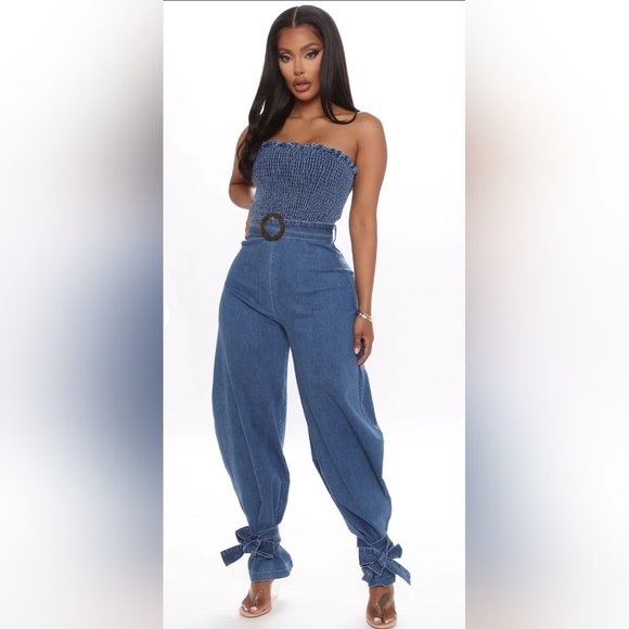 Fashion Nova High Rise Blue Jeans - Picture 3 of 7